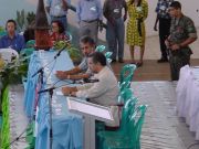 Xanana Gusmao and Jose Ramos Horta at CNRT Congress, Dili, August 2000